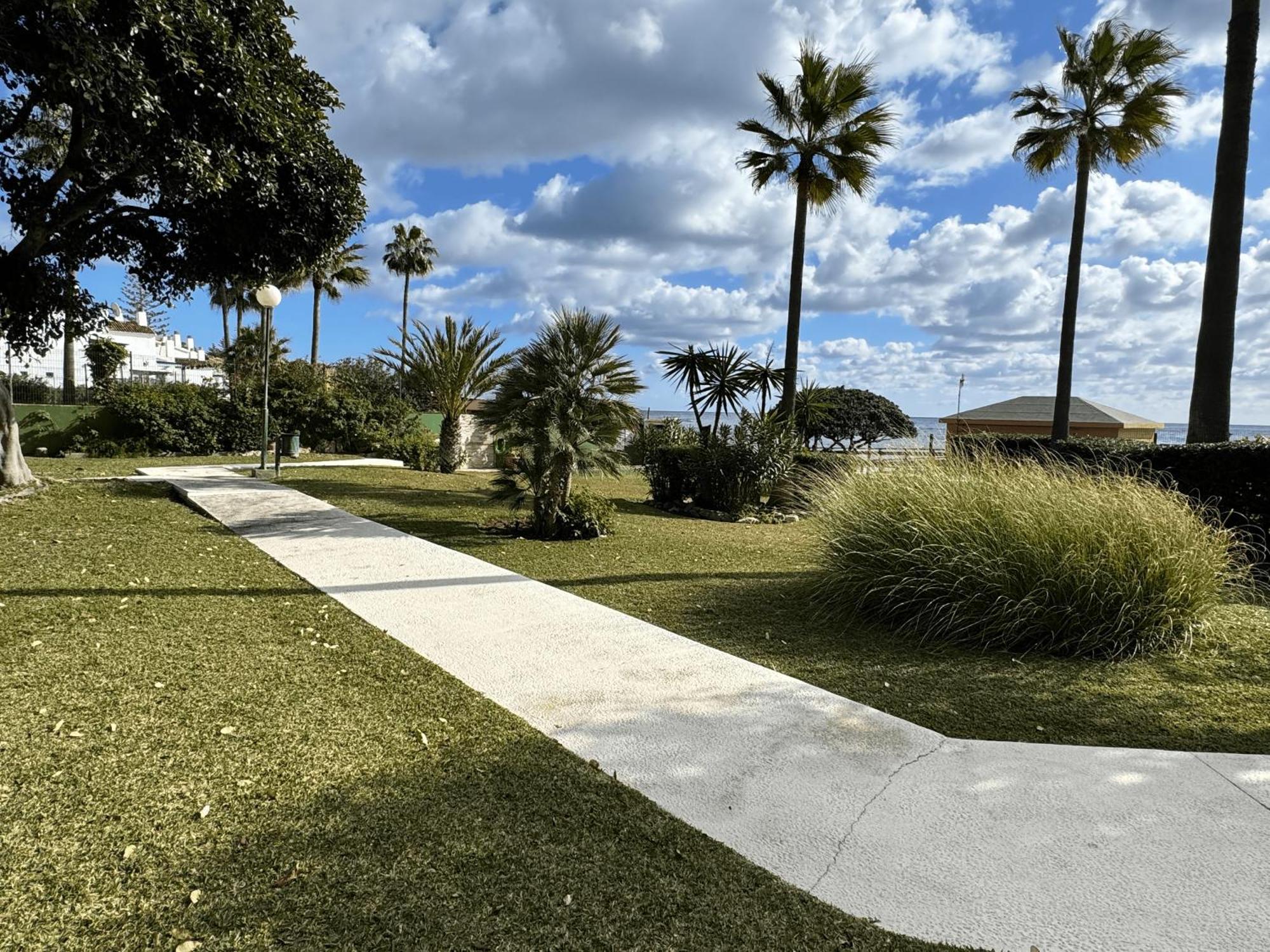 Beachfront Studio ,The View Calahonda, Panoramic Sea Views Sitio de Calahonda Exterior photo