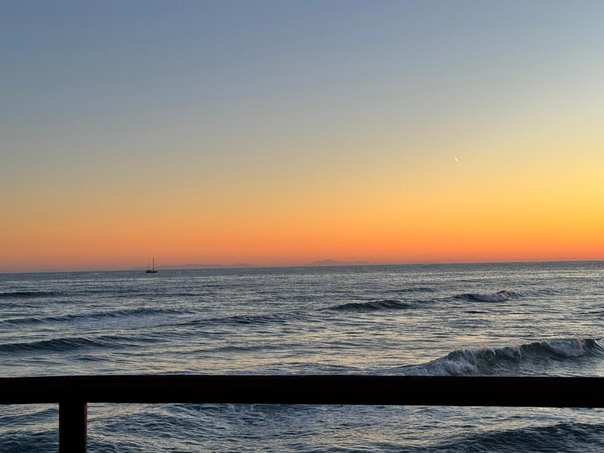 Beachfront Studio ,The View Calahonda, Panoramic Sea Views Sitio de Calahonda Exterior photo